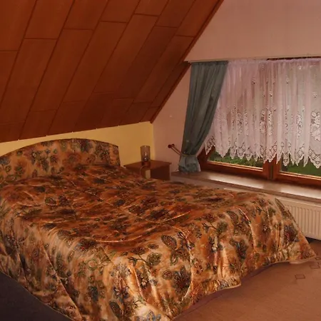Apartman Cozy With Garden Near The Forest In